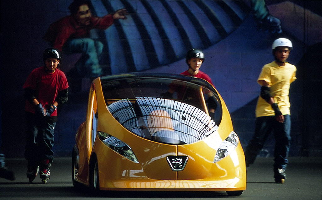 Peugeot E-Doll 2000 001.jpg